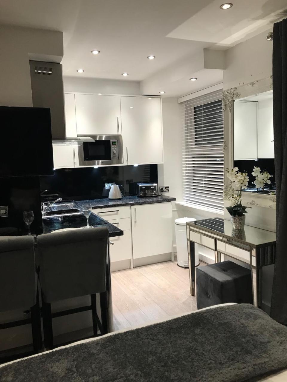 Heart Of Bowness Apartment Exterior photo